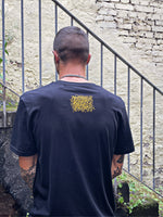 T-Shirt Piro x Ares mit gelben Print